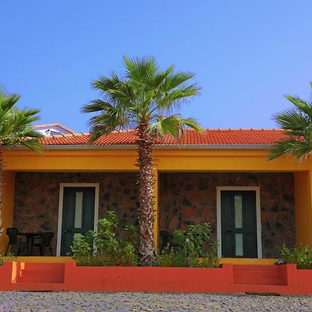 Casas Do Sol Hotel Сао Филипе Екстериор снимка