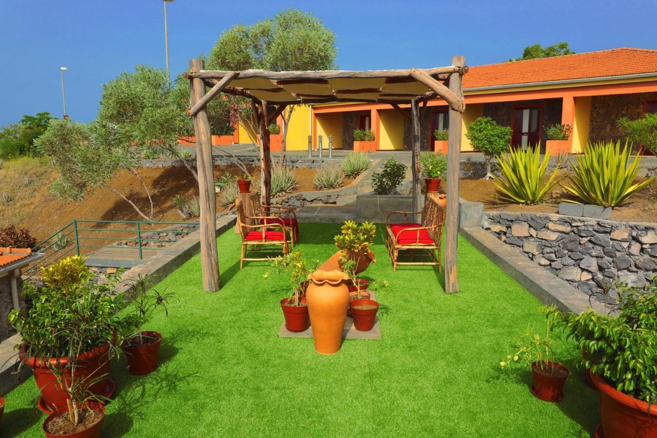 Casas Do Sol Hotel Сао Филипе Екстериор снимка